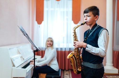 boy-learns-to-play-the-saxophone-in-a-music-lesson.jpg